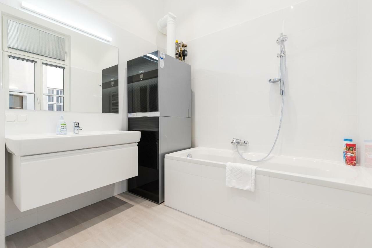 Grand Soho II Apartment Вена Экстерьер фото