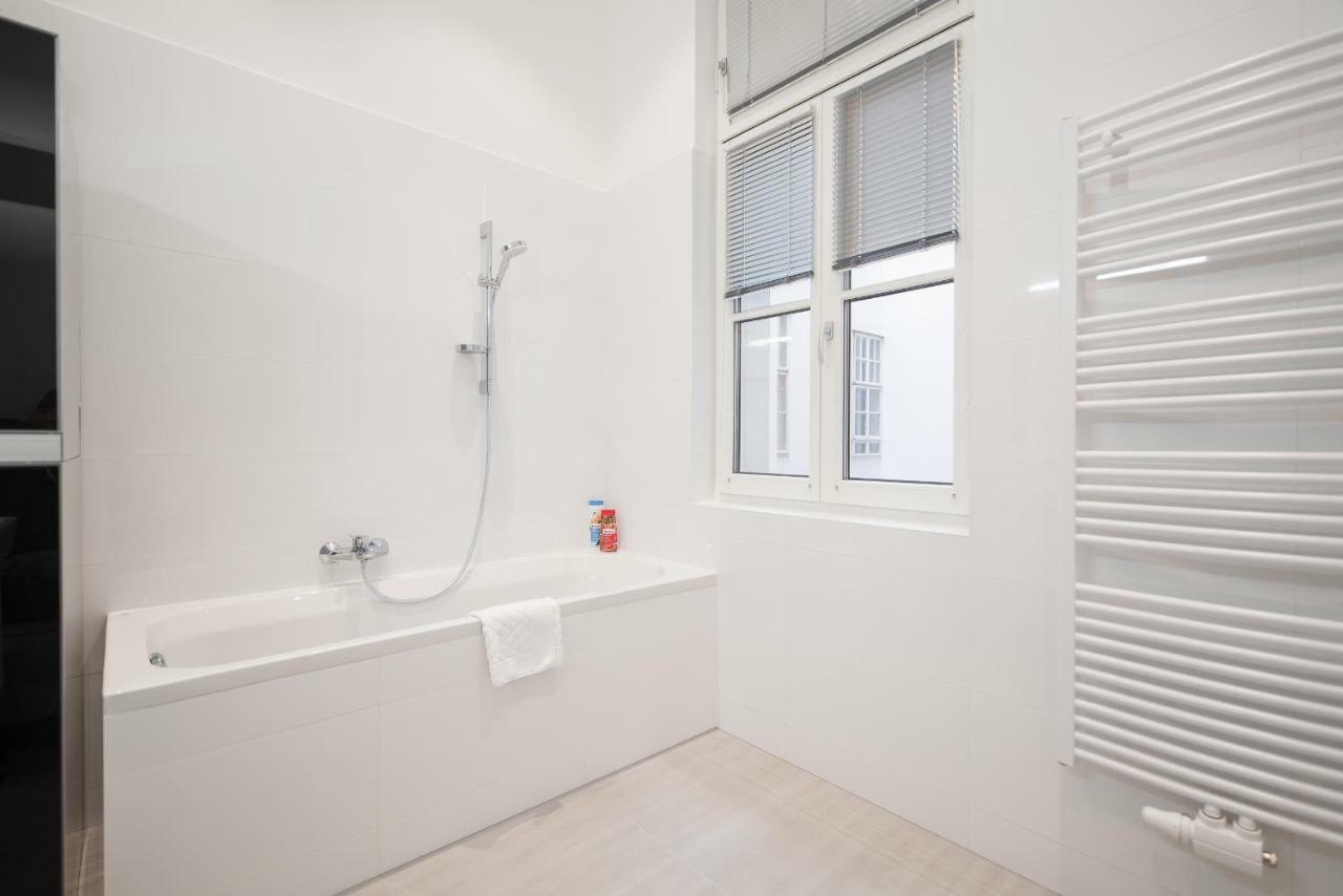 Grand Soho II Apartment Вена Экстерьер фото
