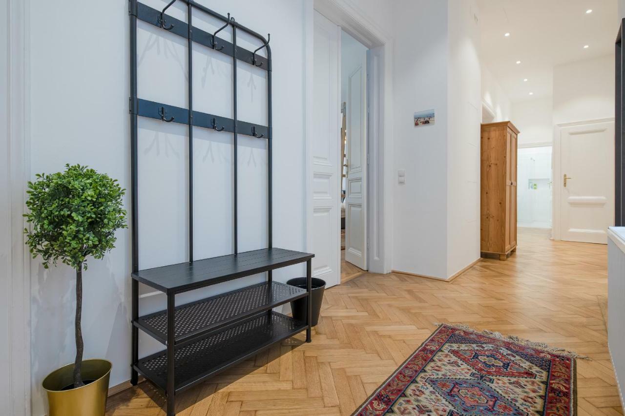 Grand Soho II Apartment Вена Экстерьер фото