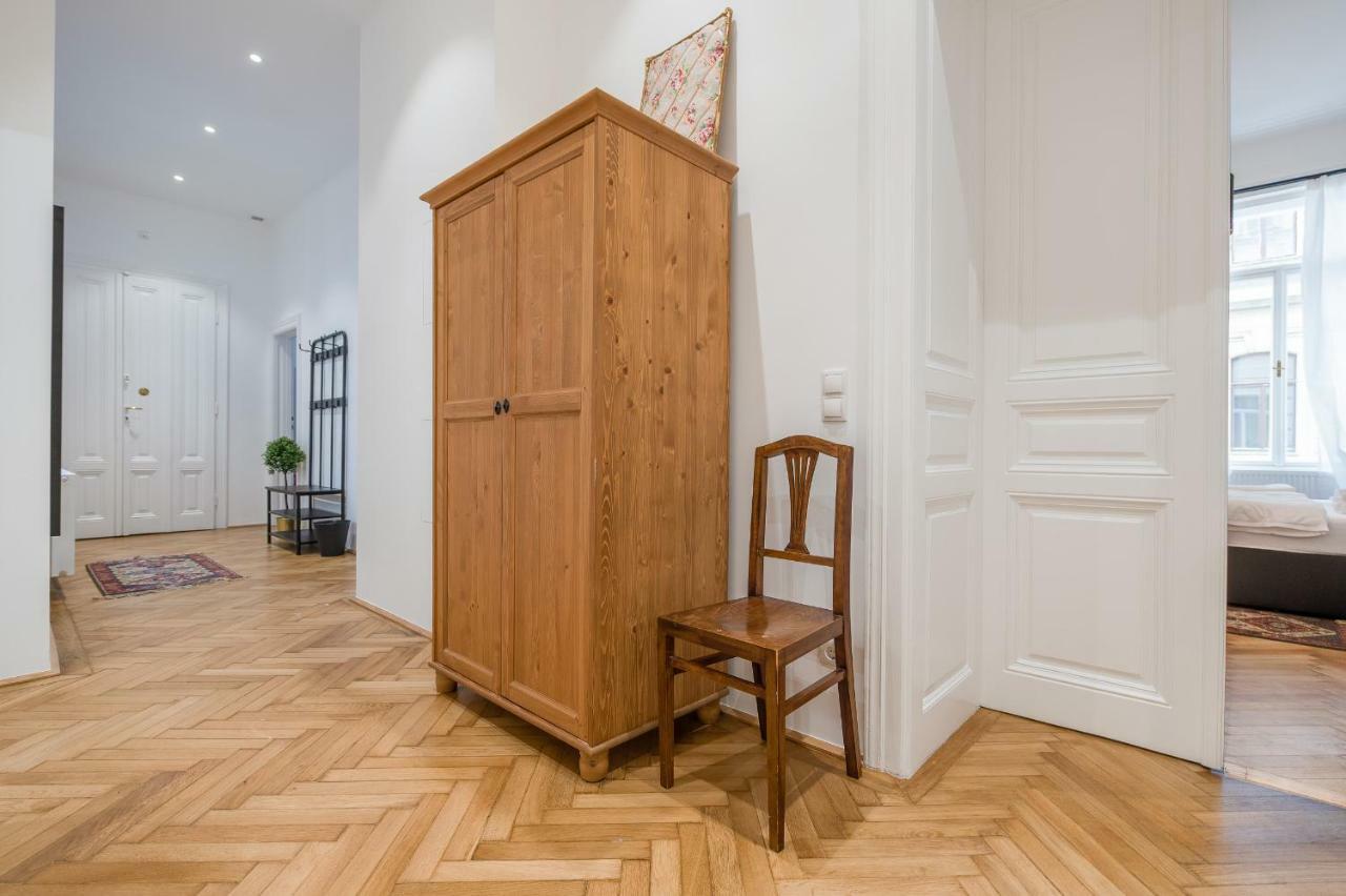 Grand Soho II Apartment Вена Экстерьер фото