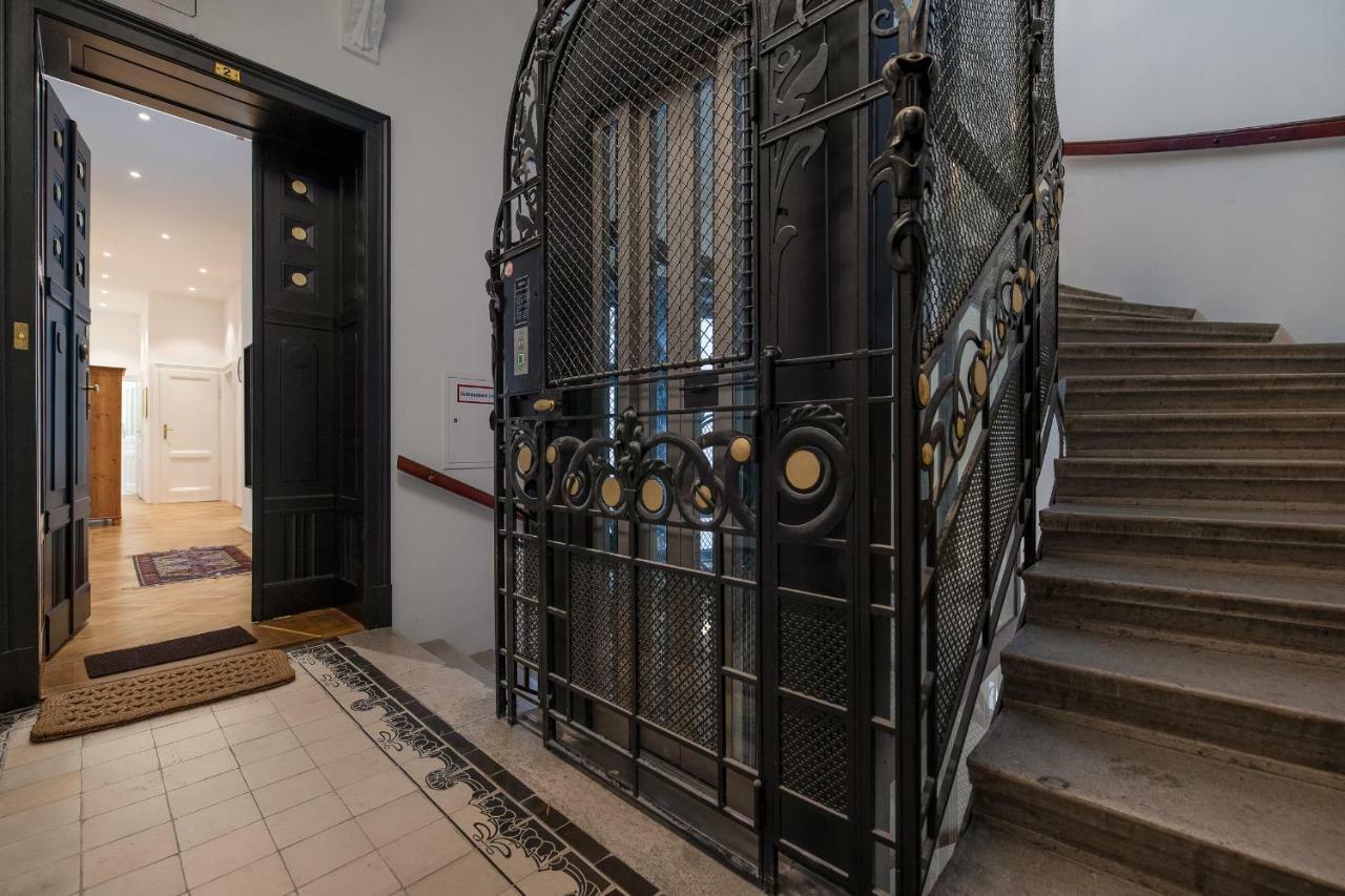 Grand Soho II Apartment Вена Экстерьер фото